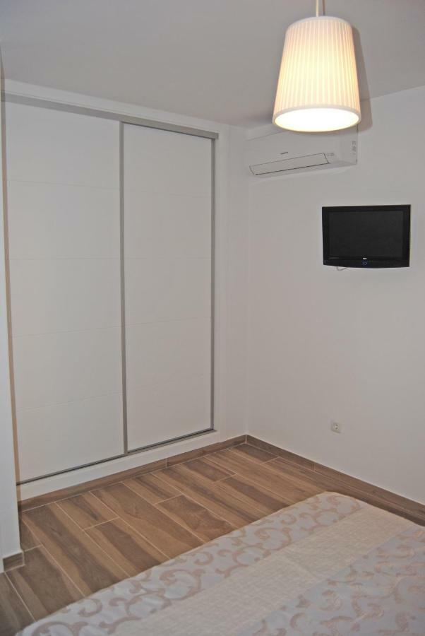 Recently Refurbished With Sea Views. Appartement *