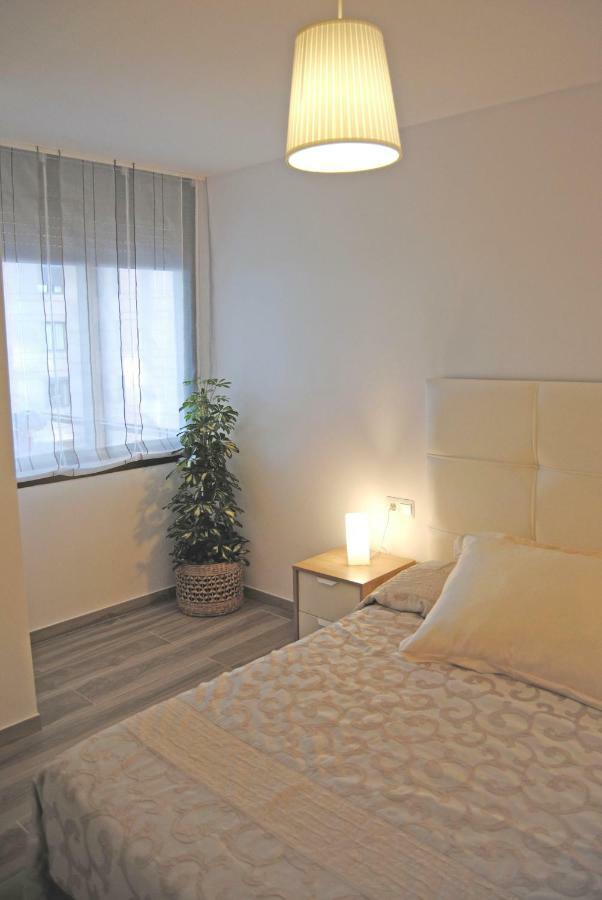 Recently Refurbished With Sea Views. Appartement *