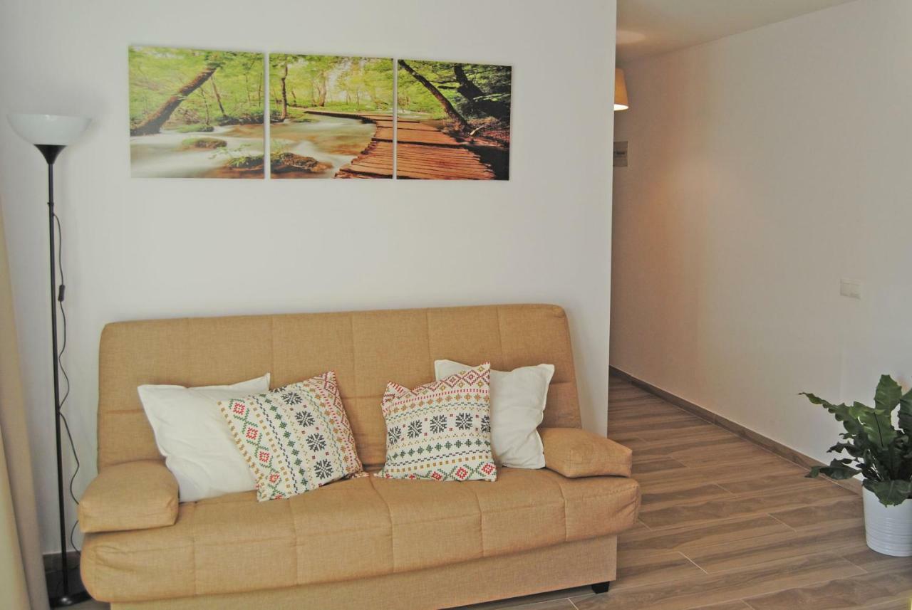 Appartement Recently Refurbished With Sea Views. *